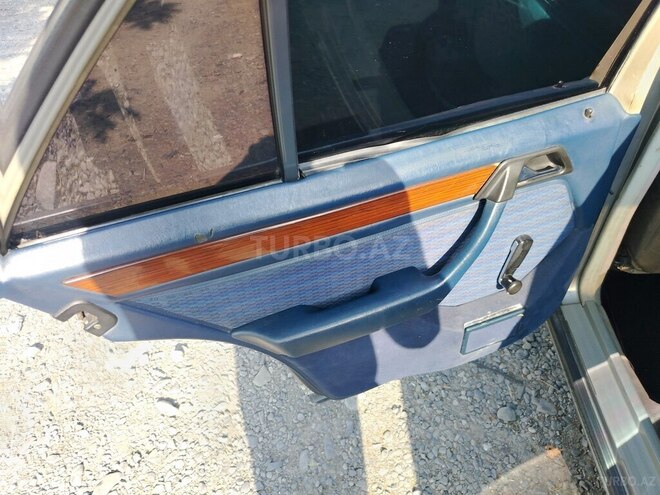 Mercedes E 200 1988, 222,222 km - 2.0 л - Qəbələ
