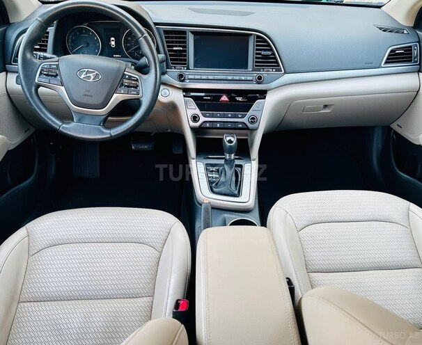 Hyundai Elantra-8