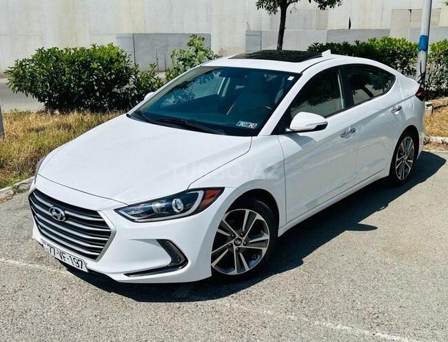 Hyundai Elantra-11