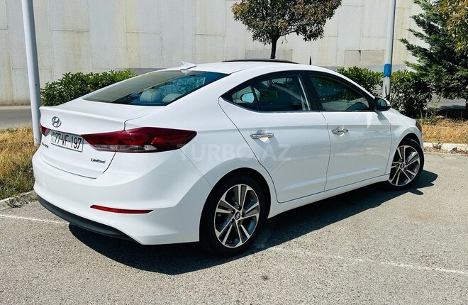 Hyundai Elantra-16
