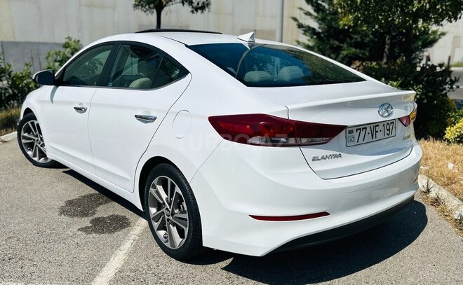 Hyundai Elantra-14