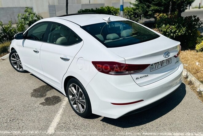 Hyundai Elantra-15