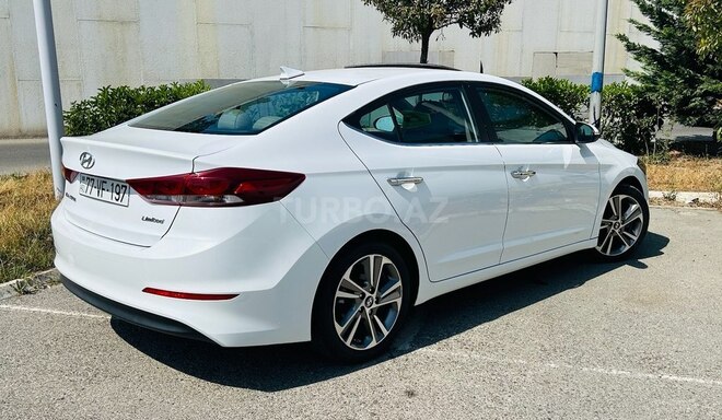 Hyundai Elantra-17
