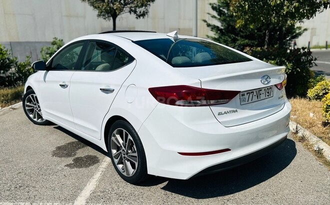 Hyundai Elantra-21