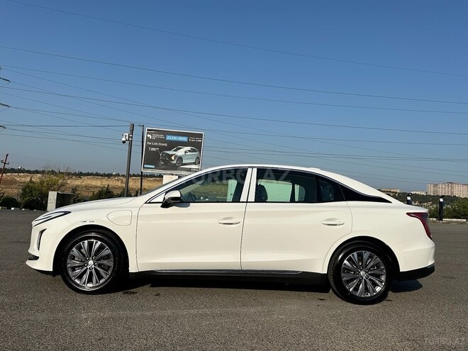 Hongqi E-QM5-4