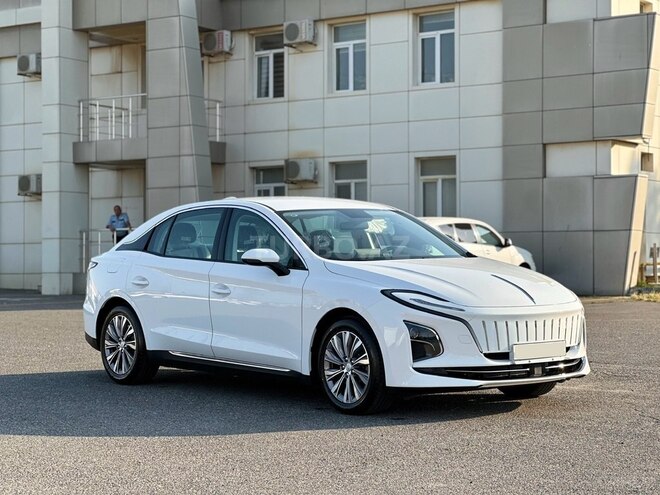 Hongqi E-QM5-2
