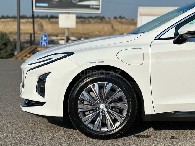 Hongqi E-QM5-5