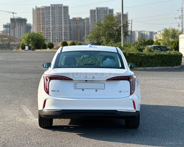 Hongqi E-QM5-7