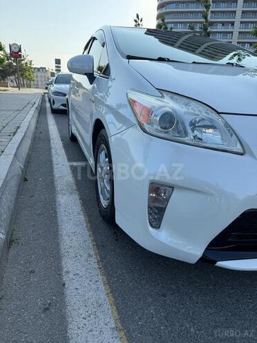 Toyota Prius-5