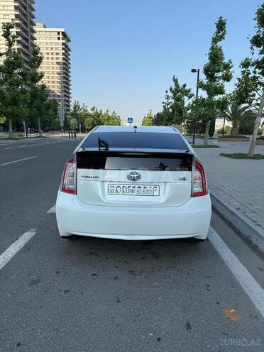 Toyota Prius-7