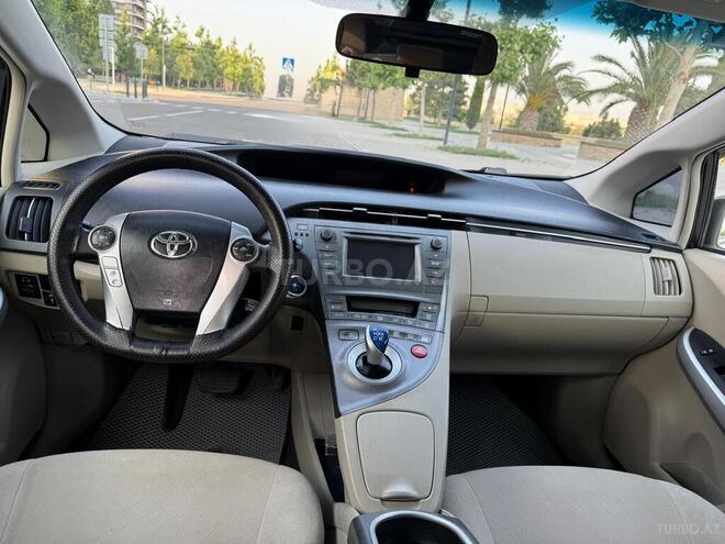 Toyota Prius-13