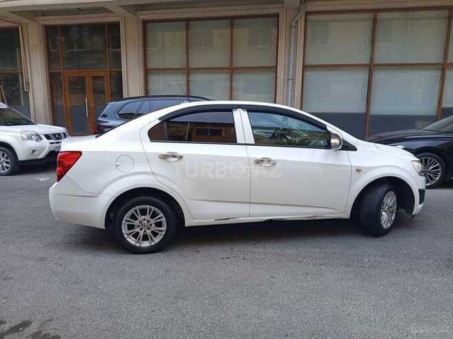 Chevrolet Aveo-5