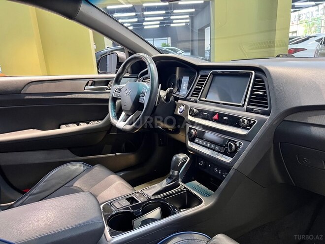 Hyundai Sonata-13
