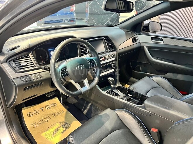 Hyundai Sonata-16