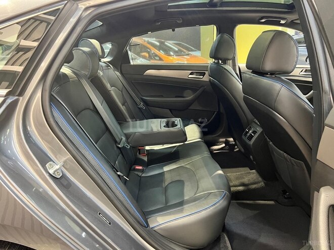 Hyundai Sonata-17