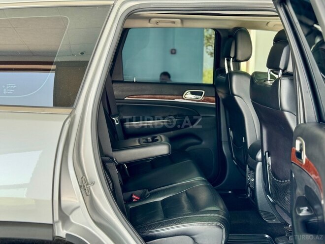Jeep Grand Cherokee-17