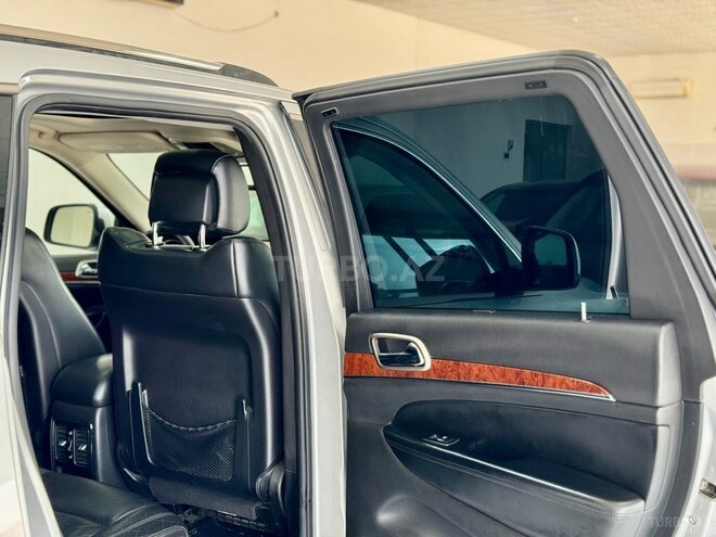 Jeep Grand Cherokee-16