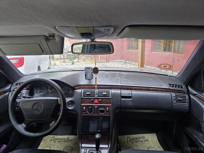 Mercedes E 230 1997, 277,800 km - 2.3 l - Bakı