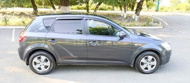 Kia Ceed 2008, 252,000 km - 2.0 л - Oğuz