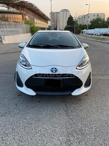 Toyota Aqua-1