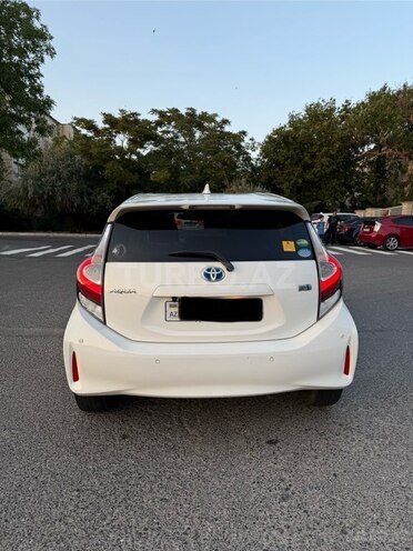 Toyota Aqua-3