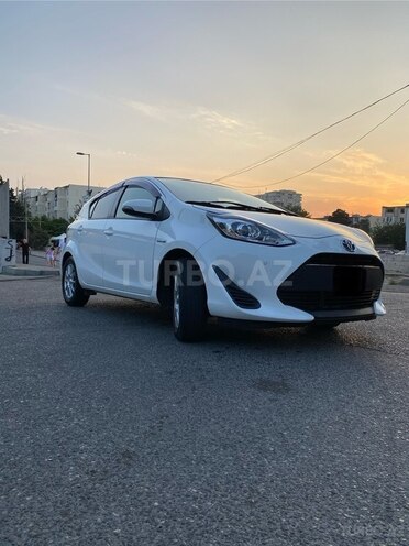 Toyota Aqua-7