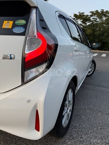 Toyota Aqua-8