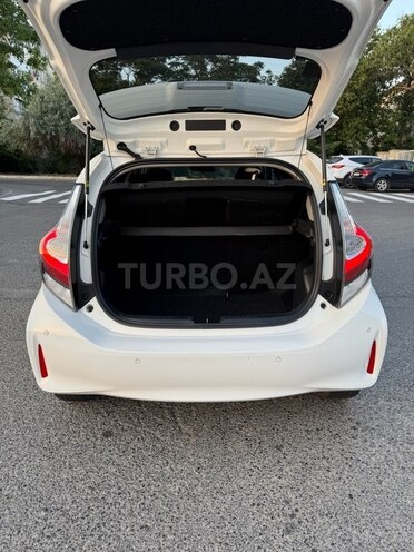Toyota Aqua-12