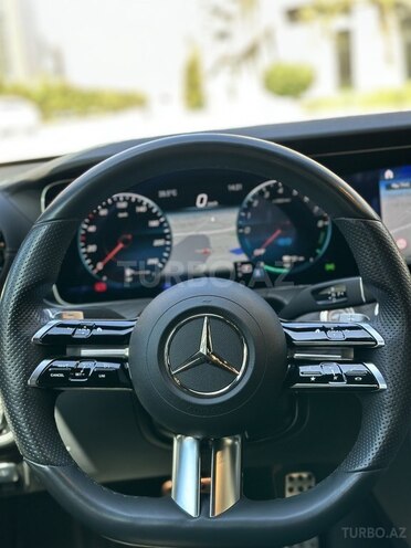 Mercedes E 300 e-13