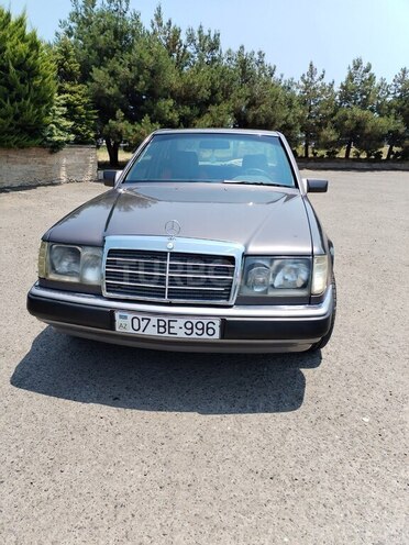 Mercedes E 250 1990, 238,190 km - 2.5 l - Astara