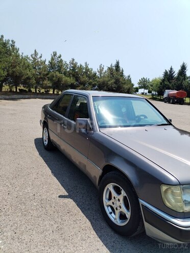 Mercedes E 250 1990, 238,190 km - 2.5 l - Astara