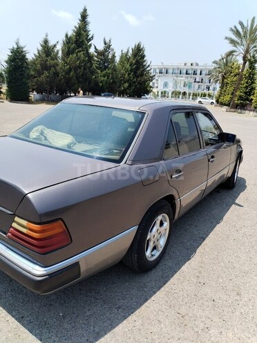 Mercedes E 250 1990, 238,190 km - 2.5 l - Astara