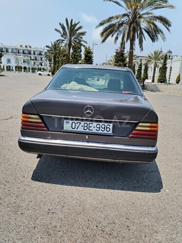 Mercedes E 250 1990, 238,190 km - 2.5 l - Astara