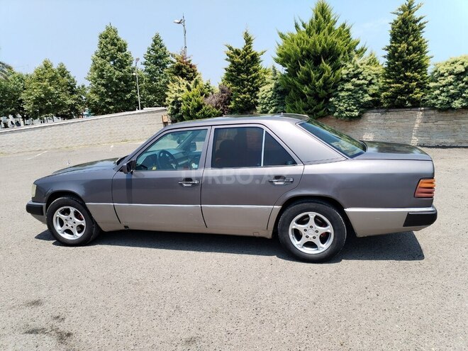 Mercedes E 250 1990, 238,190 km - 2.5 l - Astara
