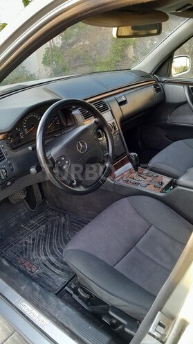 Mercedes E 220 d 2000, 245,500 km - 2.2 l - Bakı
