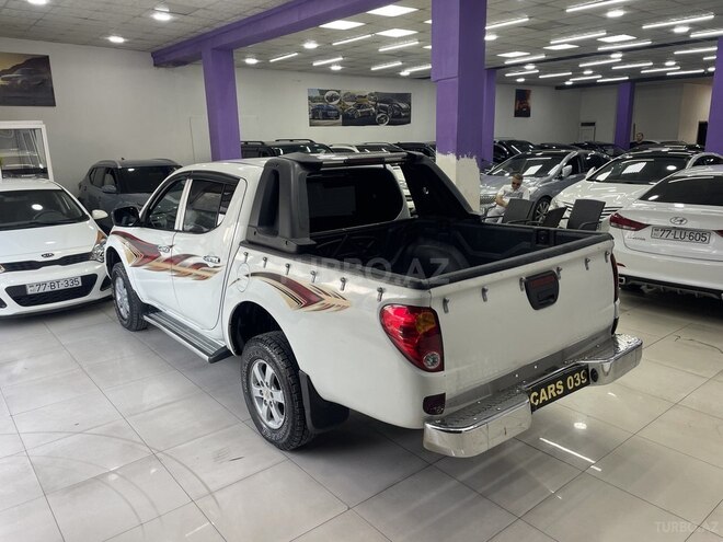 Mitsubishi L200-14