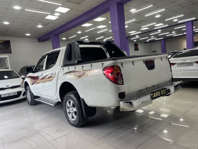 Mitsubishi L200-13