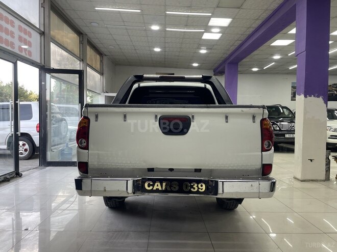 Mitsubishi L200-12