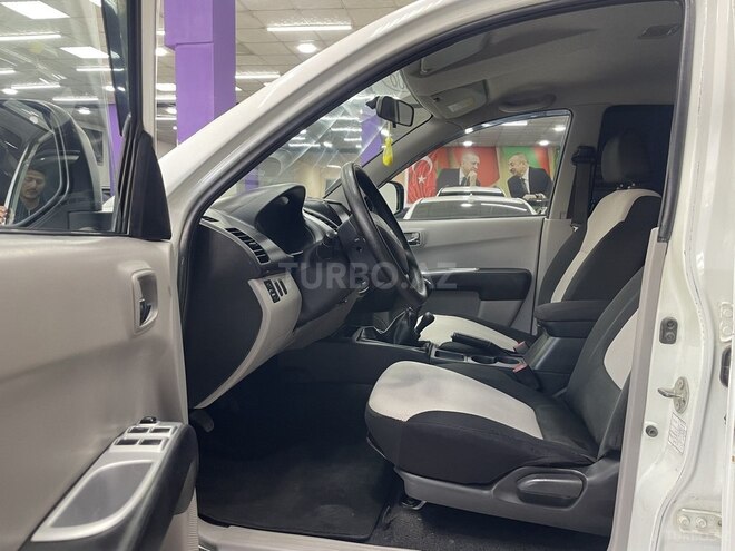 Mitsubishi L200-7
