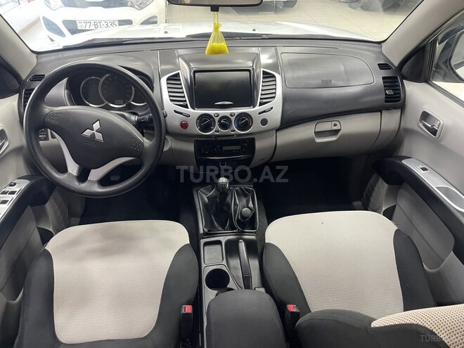 Mitsubishi L200-9