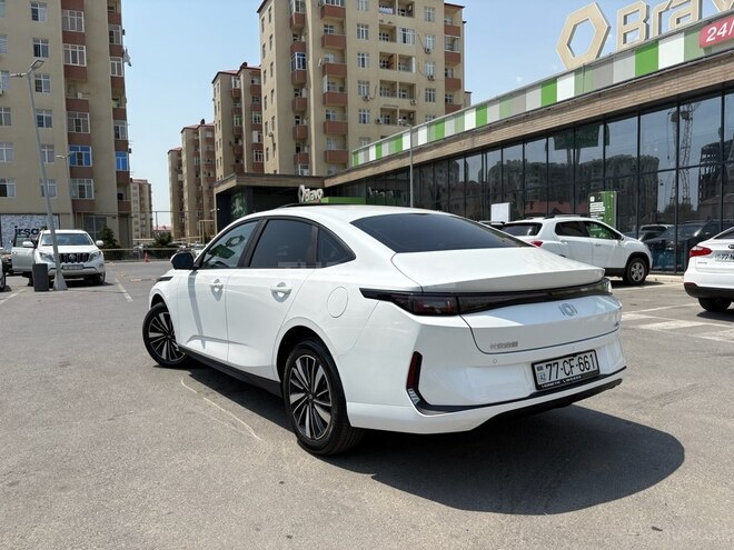 Changan Qiyuan A05 2025, 4,875 km - 1.5 л - Bakı