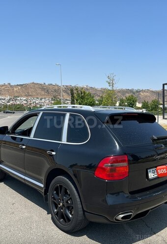 Porsche Cayenne-12