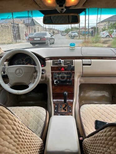 Mercedes E 240 1998, 345,320 km - 2.4 l - Bakı