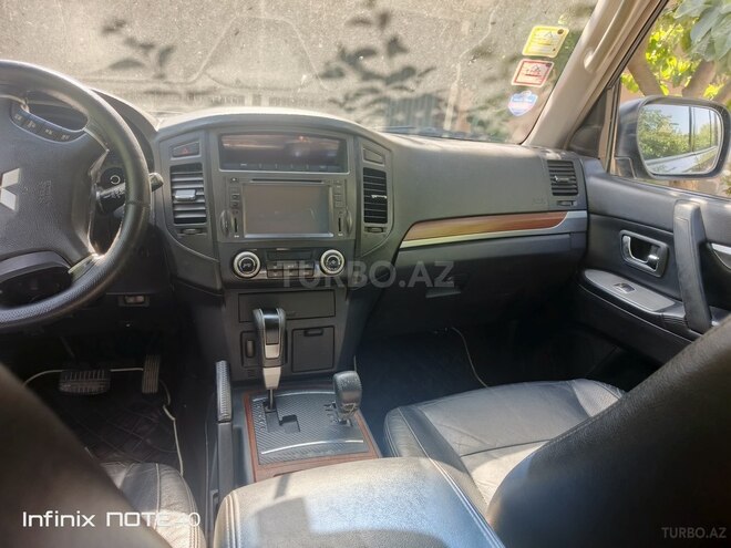 Mitsubishi Pajero 2008, 145,000 km - 3.0 l - Qobustan