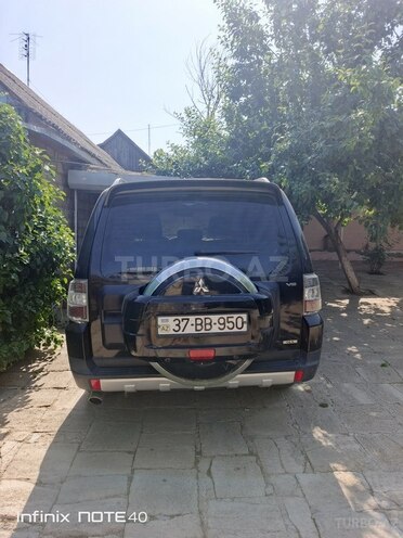 Mitsubishi Pajero 2008, 145,000 km - 3.0 l - Qobustan