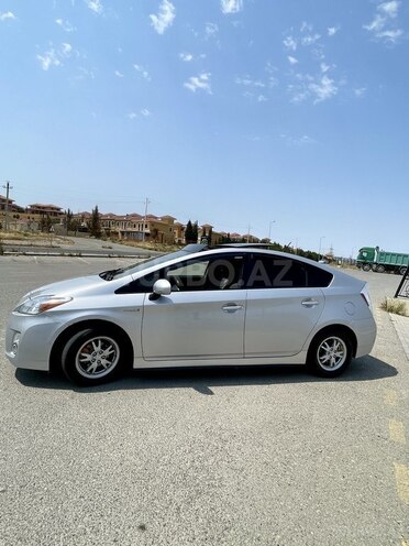 Toyota Prius-12
