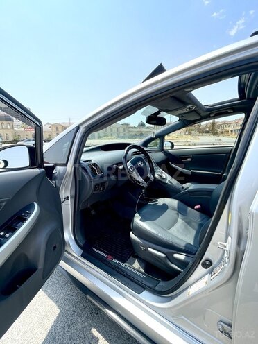 Toyota Prius-13