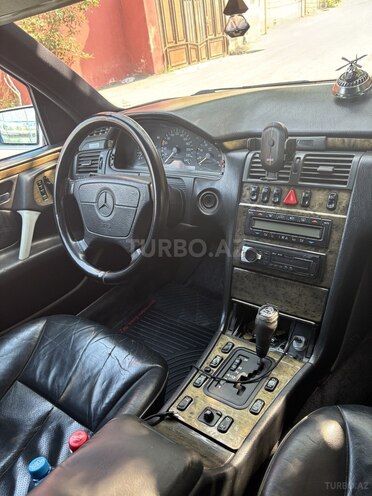 Mercedes E 240 1997, 380,000 km - 2.4 l - Xırdalan