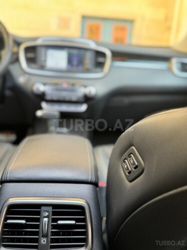 Kia Sorento-11