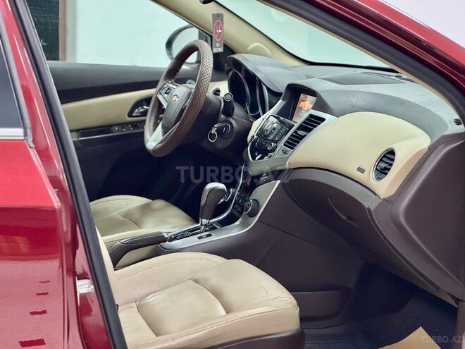 Chevrolet Cruze-12
